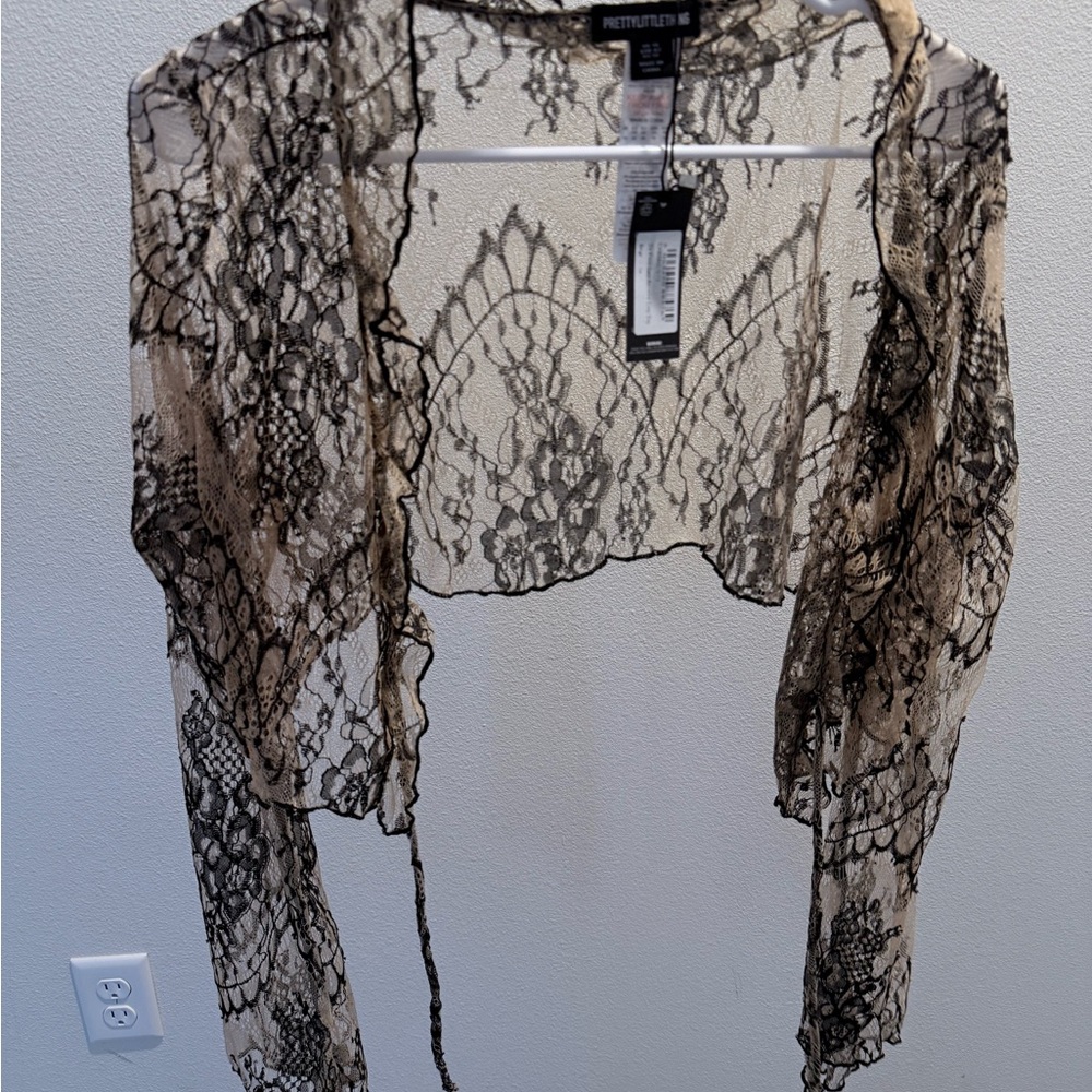 PrettyLittleThing Black and Cream Lace Blouse